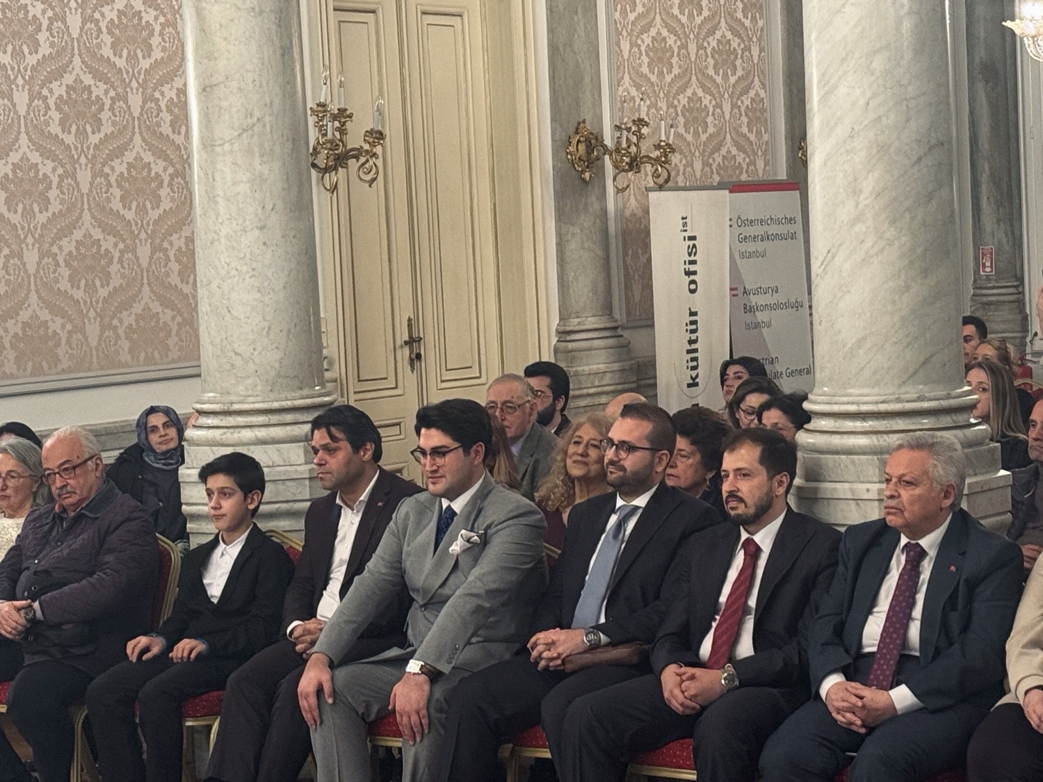 İki Dünya, Tek Ritim